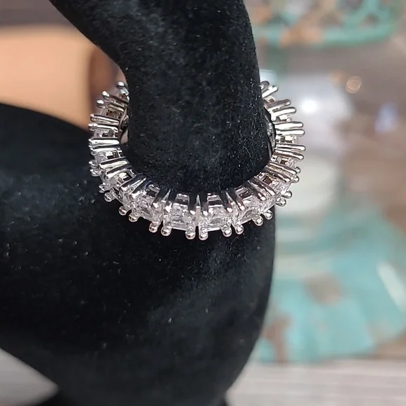 NIB STERLIG SILVER PRINCESS CUT PRONG SET ETERNITY BAND - Picture 3 of 8